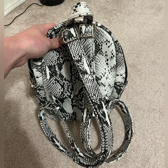 Brand New Rattlesnake Steve Madden Backpack - Picture 5 of 6